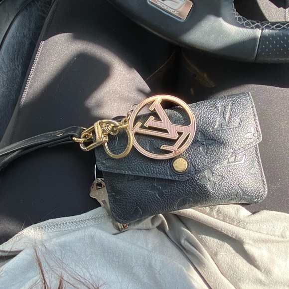 Louis Vuitton wristlet with leather wristlet and Louis Vuitton Keychain - Picture 10 of 11